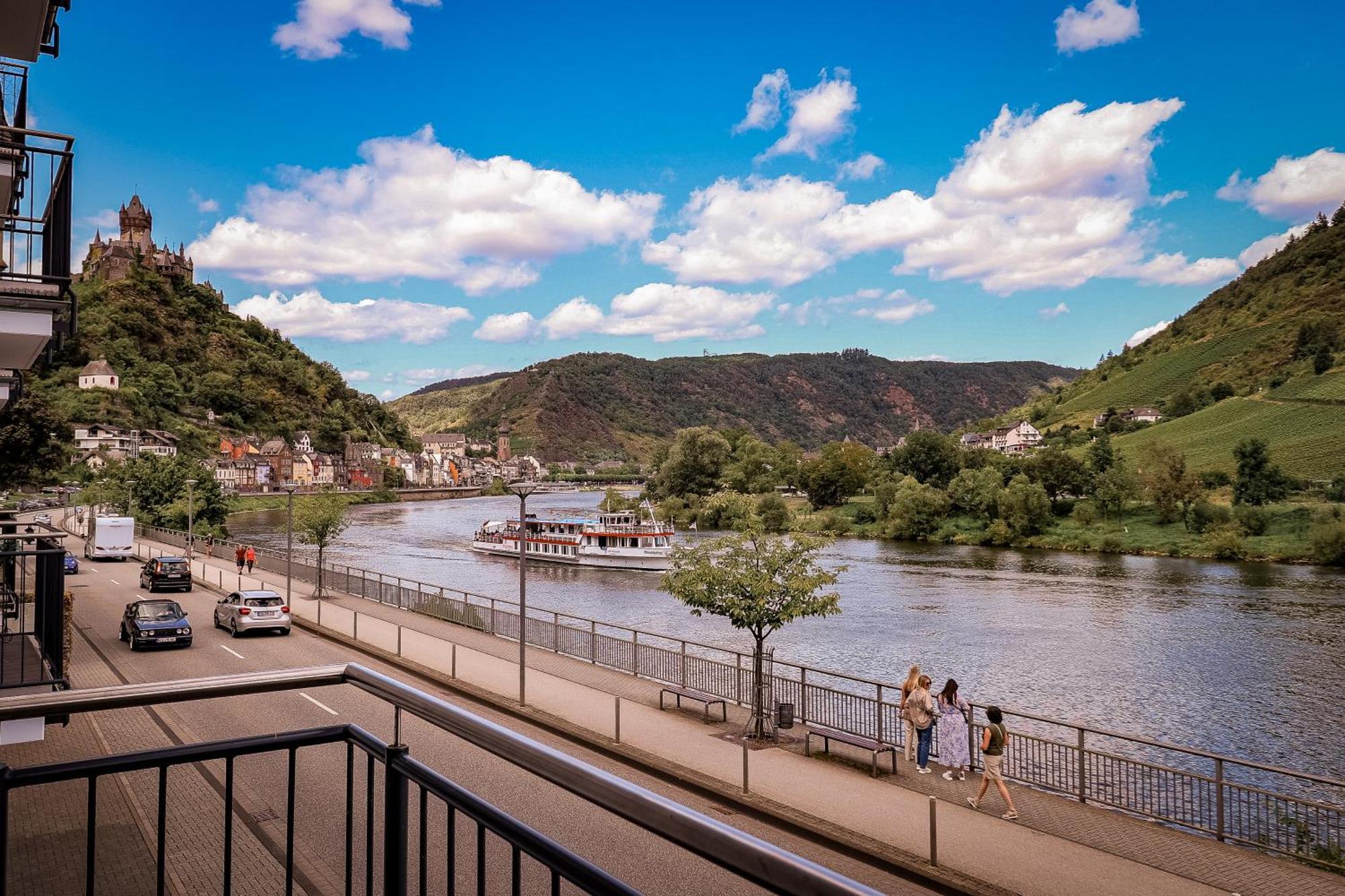 Moselpromenade Villa Moselufer, Panorama&Burg Cochem Blick, Netflix, Balkon Exteriör bild